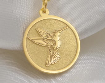 Collar de colibrí en oro macizo de 14 quilates: colgante simbólico de pájaro, alegría y libertad para amantes de la naturaleza. Joyería minimalista con tótem animal.