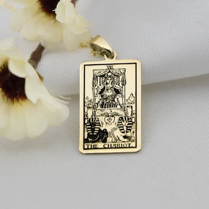 Collier pendentif Tarot en or massif 14 carats Le Chariot Tarot Bijoux Bijoux Mystiques Tarot Charmes Grand-mère Cadeau Mère Cadeaux Cadeau Pour Femme