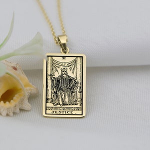 Gerechtigkeit Tarot Anhänger 14K Solid Gold Tarot Halskette - 10K Tarot Schmuck - Himmlischer Schmuck - Muttertagsgeschenk - Geschenk für Frau von ULUER