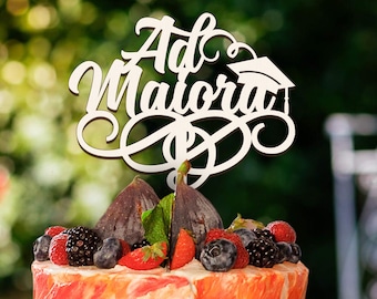 Cake topper laurea con scritta Ad Maiora L 18 cm in legno - I Maestri