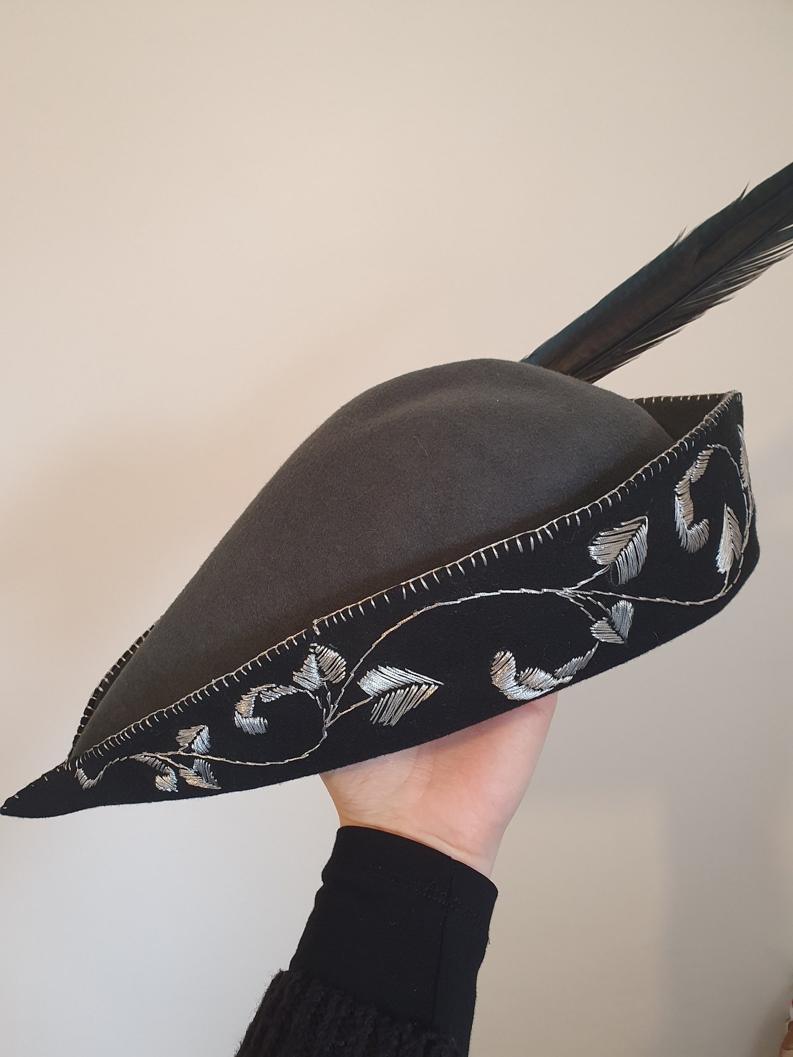Custom Two Tone Embroidered Medieval Chapeau a Bec/bycocket/robin Hood ...