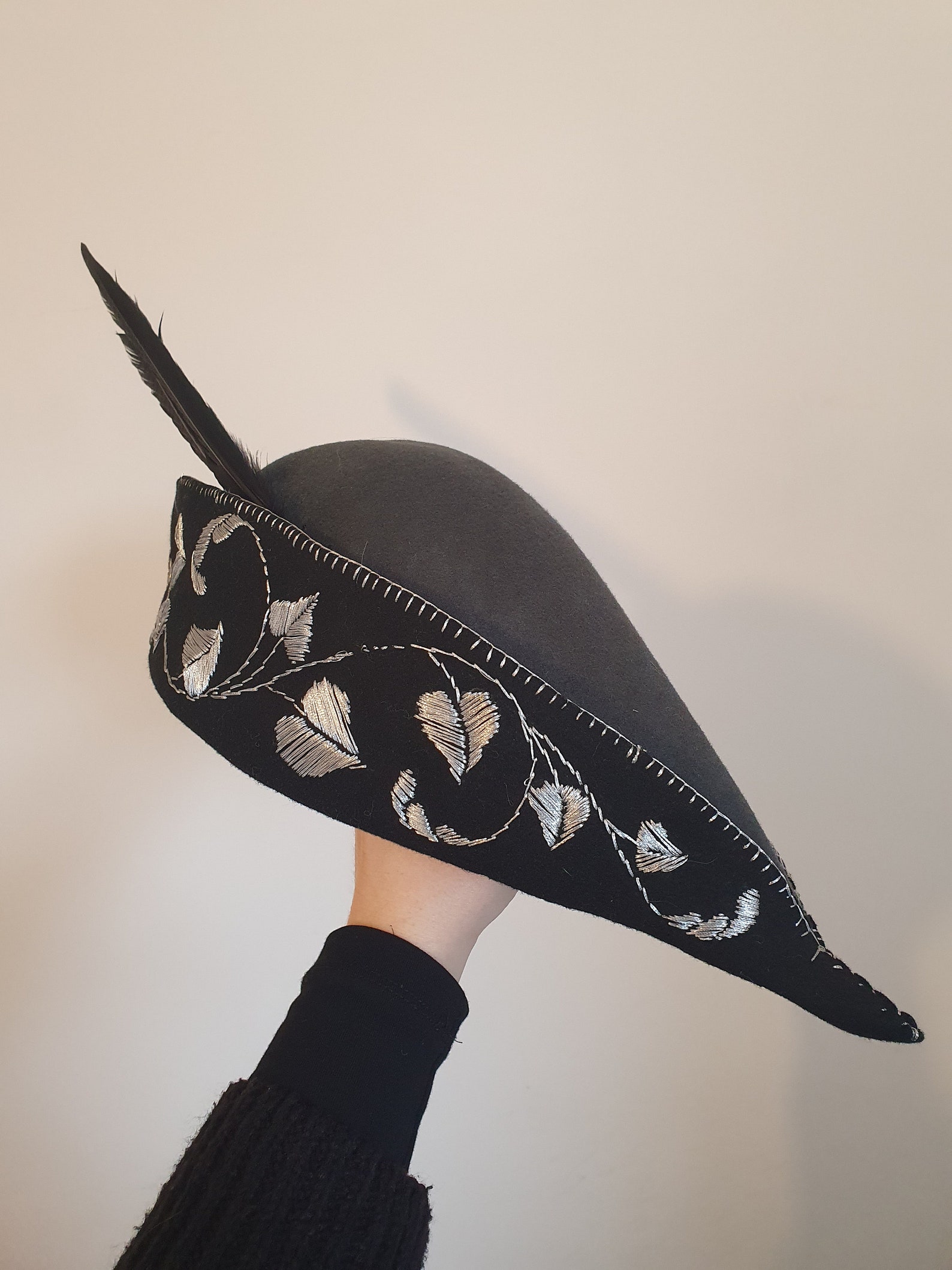 Custom Two Tone Embroidered Medieval Chapeau a Bec/bycocket/robin Hood ...