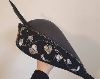 Custom two tone embroidered medieval chapeau a bec/bycocket/Robin Hood hat - Made to order