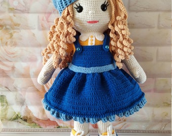 Poupée Amigurumi au crochet faite main Rosalie.