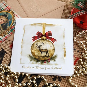 Weihnachtskugel aus Schottland Karte Schottische Weihnachtskarte Highland Hirsch im Schnee Nostalgische Schottische Vintage Karte im viktorianischen Stil