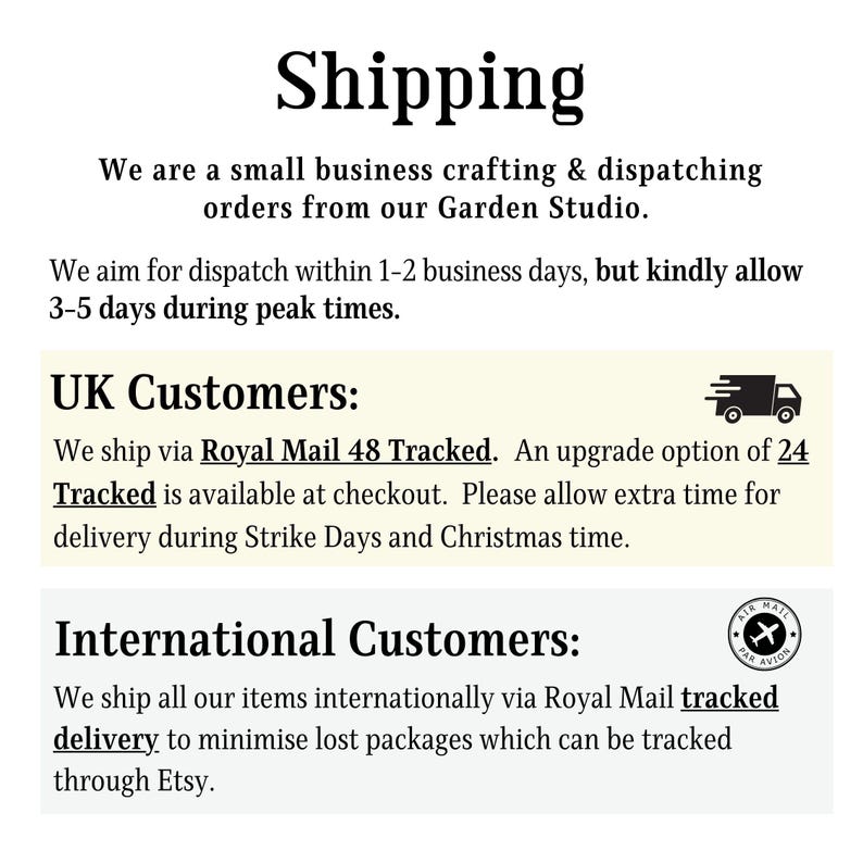 Pode incluir: Informa&ccedil;&otilde;es de envio para uma pequena empresa que elabora e despacha pedidos do seu est&uacute;dio de jardim. Eles oferecem o envio Royal Mail 48 Tracked para clientes do Reino Unido e entrega Royal Mail com rastreamento para clientes internacionais.
