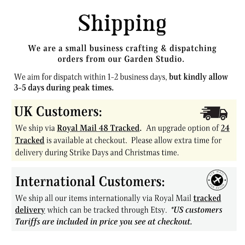 Pu&ograve; includere: Un grafico informativo bianco con testo nero intitolato Shipping. Dettaglia le operazioni commerciali da un Garden Studio, i tempi di spedizione e le informazioni di consegna specifiche per i clienti nel Regno Unito e a livello internazionale.