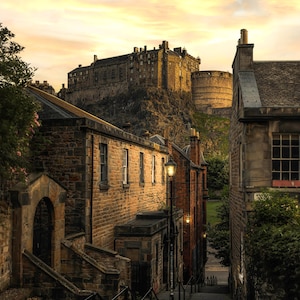 Edinburgh Old Town The Vennel Fine Art Landschaft A4 Fotografie Gothic Signierter Druck Dark Academia Scotland Wandkunst Schottisch Geschenk Ungerahmt