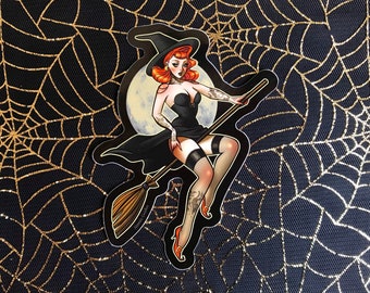 Sticker vinyle sorcière lune Halloween des années 50 tatoué pin-up rousse sorcellerie fantasmagorique wicca balai chat vintage rétro Illustration Art cadeau