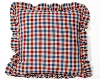 Handgemachter rot und dunkelblau karierter Baumwollstoff mit Rüschen und roter Samtrückseite