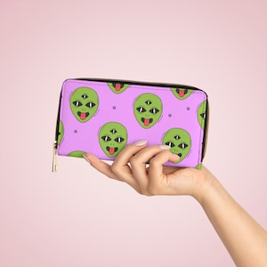 Alienígenas rosa e verdes - Carteira com zíper - Carteira feminina - Clutch - Porta cartão de crédito - Presentes para ela - OVNIs