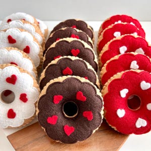 Felt Donuts, Valentine Donuts, Donuts, Felt Food, Play Food, Pretend Food, Pretend Play, Play Kitchen, Pretend Play Toys, Playroom Toys