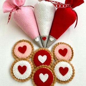 Felt Cookies, Felt Food, Play Food, Pretend Food, Pretend Play, Pretend Play Toys, Play Kitchen, Playroom Toys, Valentine, Tea Party