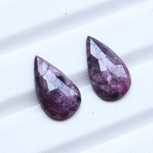 Gema de Rubi Vermelho, Rubi Vermelho Natural com Lapidação Rosa e Facetas em Formato de Pera - Lote de Gemas Soltas, Gema Facetada em Formato de Cabochão para Joalheria - 11 x 18,5 mm