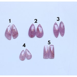 Può includere: Cinque set di cabochon di pietra preziosa rosa, etichettati da 1 a 5. Ogni set contiene due cabochon della stessa forma e dimensione.