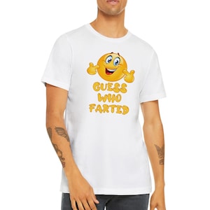 Guess Who Farted Fart Smelly Funny Emoji Novedad Regalo grosero Papá Novio Esposo Cumpleaños Navidad Premium Unisex Cuello redondo Camiseta Camiseta