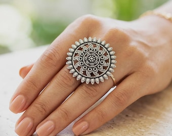 Anillo floral de plata oxidada: joyería bohemia de latón con diseño de mandala ajustable