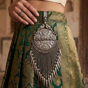 Vintage indische Silber Chabi Challa, oxidierte Saree Taille Schlüsselbund, traditionelle Rajasthani Braut Satka, Boho Hip Ornament, ethnische Geschenke