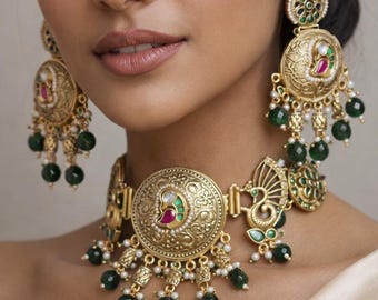 Antique Gold Kundan Choker Necklace Set with Green Beads – Indian Bridal Rajwadi Jadau Jewelry, Meenakari Ethnic Wedding Statement Collar