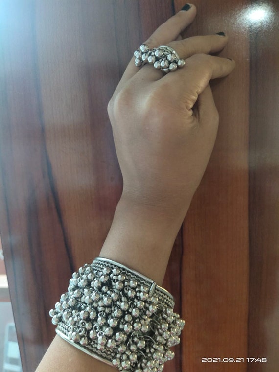 Discover a Selection of Elegant Bracelets for Women Online