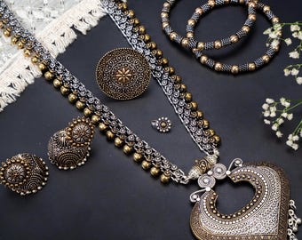 Indiase sieradenset geoxideerd zilver en goud: lange ketting, jhumkis, ring, kada en neuspin