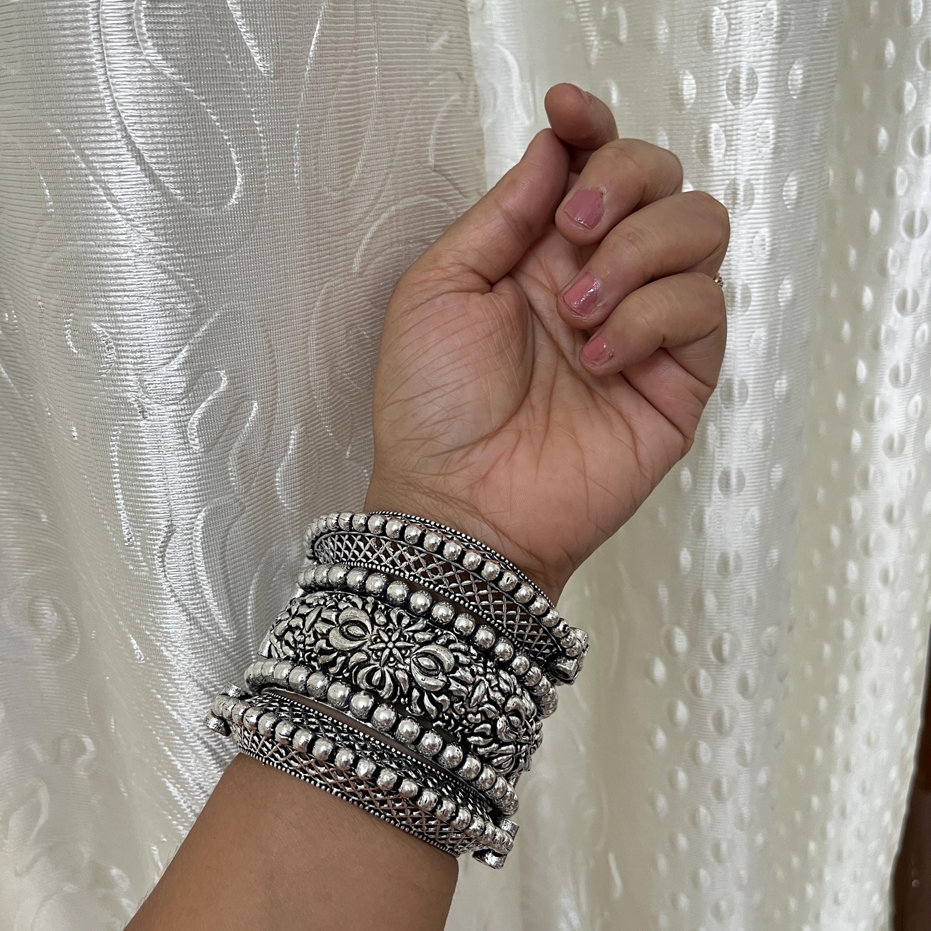 アクセサリー silver tone ethnic bangle Indian jewelry Oxidized Silver Tone Bangle Set of 5 Pc: Indian Tribal Boho Kadas