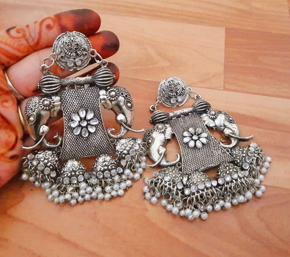 Trendy silver shop jewellery