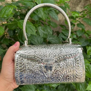 Vintage-Stil oxidierte Silber Handtasche | Premium-Qualität gravierte Metall Clutch Bag | Indische traditionelle Hochzeit Geldbörse | Antike silberne Geldbörse