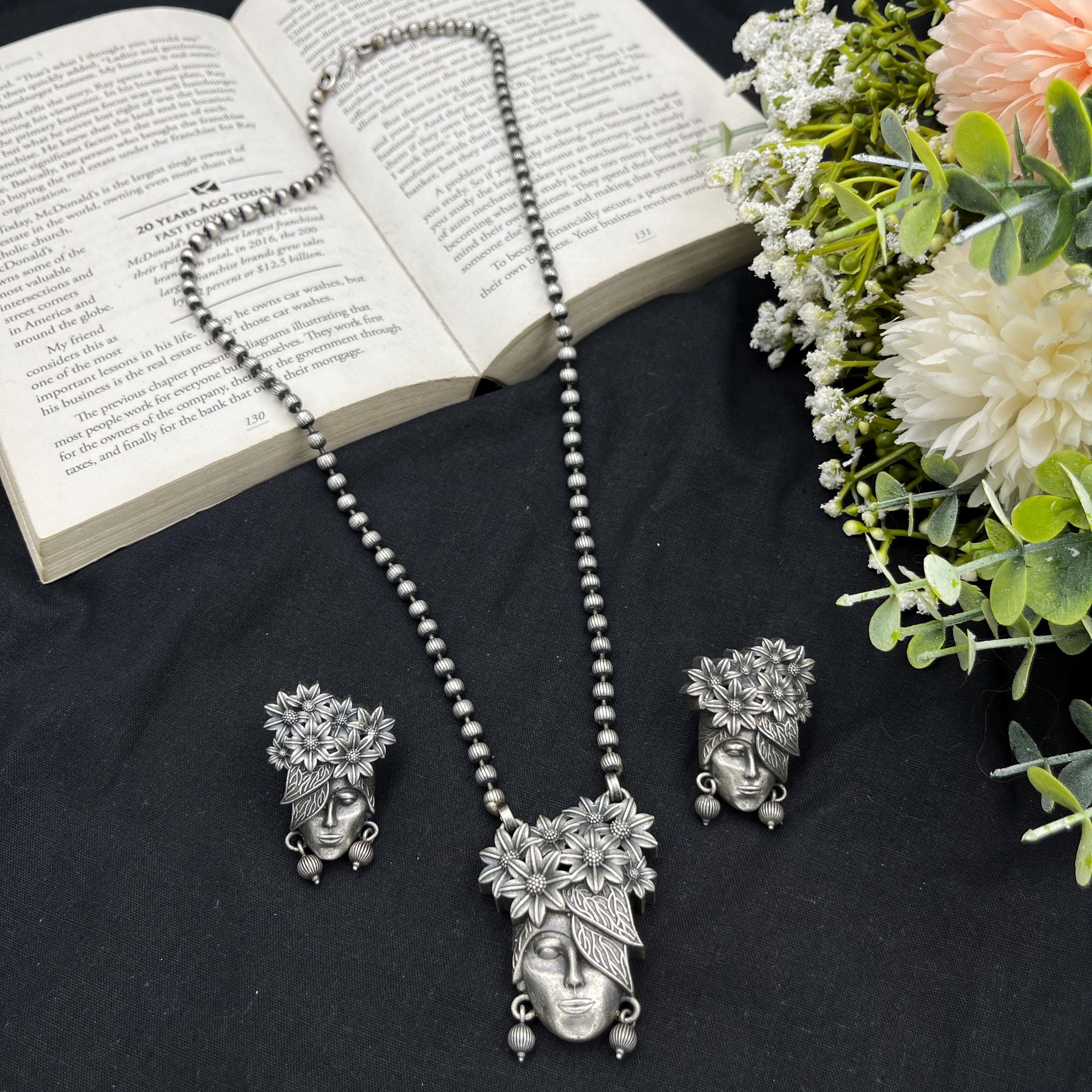 酸化シルバートーンのトライバルフェイスネックレスセット 