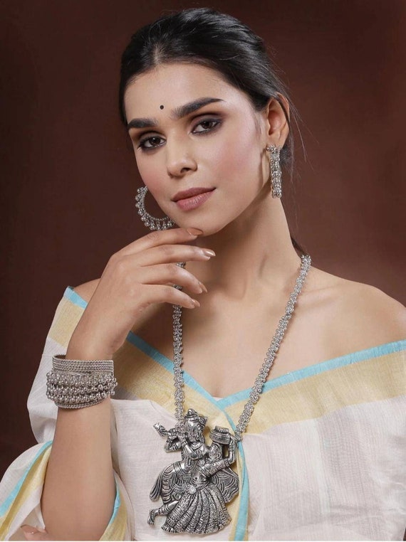 Stile etnico tradizionale Indiano Gioielli colore argento ossidato orecchini 