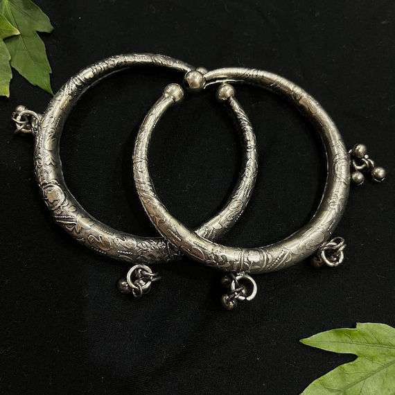 Silver hand deals kada