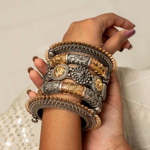 Conjunto de brazaletes Kada indios vintage de dos tonos oxidados: conjunto de 5 pulseras abribles chapadas en oro y plata / Conjunto de kada ancho de mano étnica para mujer