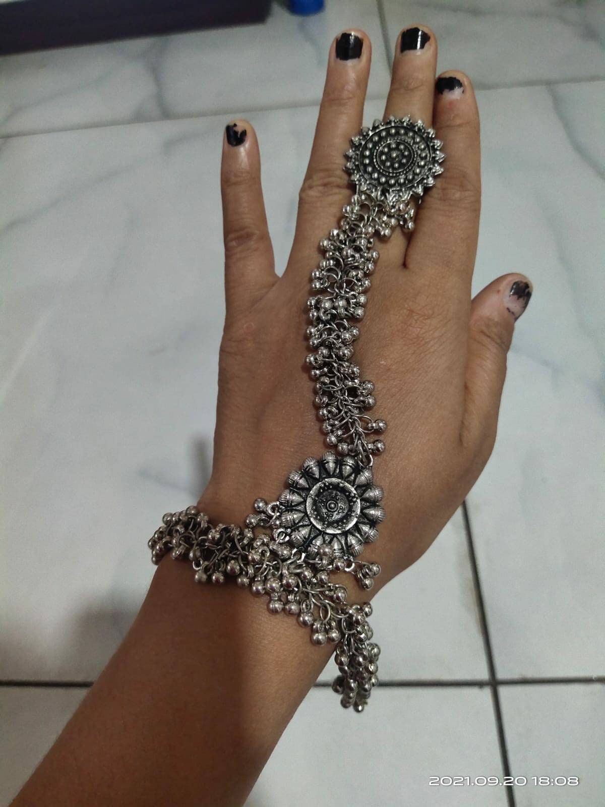 Hand jewellery silver deals