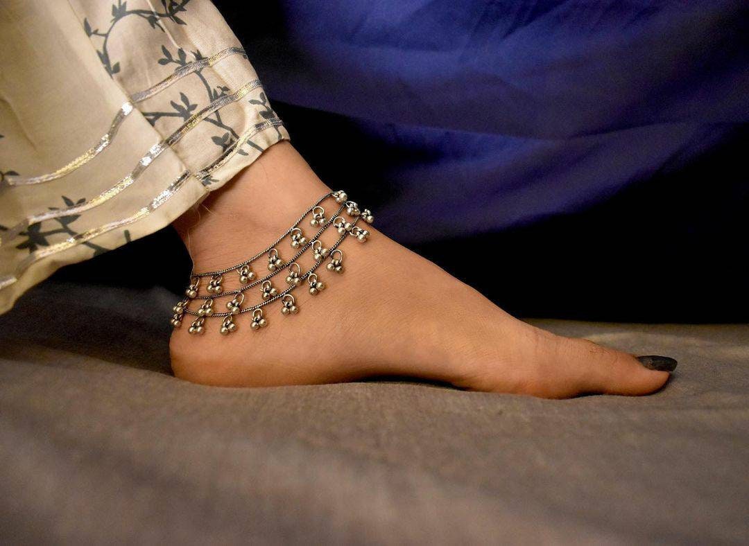 PAYAL ANKLETS WITH SRAEE
 HOW TO STYLE SAREE WITH JEWELLERY