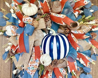 Corona de calabazas azul y naranja / Decoración de puerta otoñal de estilo rústico costero