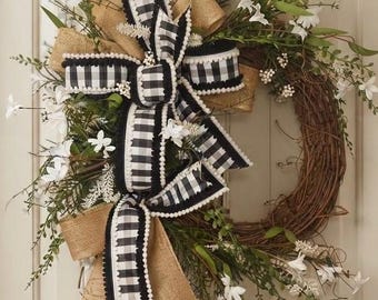Corona de vid a cuadros de búfalo / Decoración floral blanca para puerta en primavera