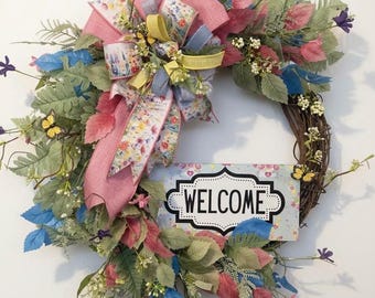 Corona de bienvenida de vid / Mariposas de jardín primaverales, decoración con lazo floral
