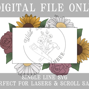 Puede incluir: Diseño SVG de línea única que presenta una sierra y un martillo cruzados sobre un ramo de flores, incluyendo girasoles, margaritas y rosas. El diseño está rodeado de un círculo con el texto "Wild Rose Timber".
