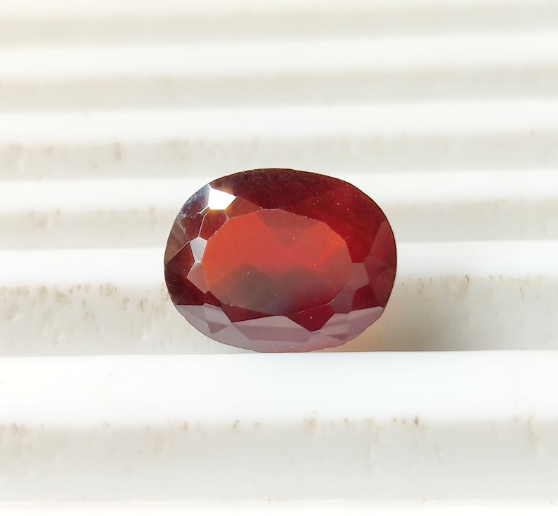 MOZAMBIQUE GARNET GEMSTONE 2.60Ct Top Quality Deep Color Garnet Oval Shape Perfect Ring Size Jewelry Making Loose Garnet Gemstone 10x8x4MM