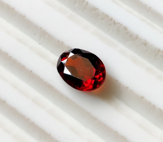 MOZAMBIQUE GARNET GEMSTONE 2.60Ct Top Quality Deep Color Garnet Oval Shape Perfect Ring Size Jewelry Making Loose Garnet Gemstone 10x8x4MM