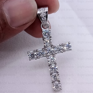 Pendentif croix en moissanite taille ronde de 4 mm, pendentif en or blanc 14 carats, pendentif croix de Jésus, pendentif mariage, pendentif seul, pendentif cadeau