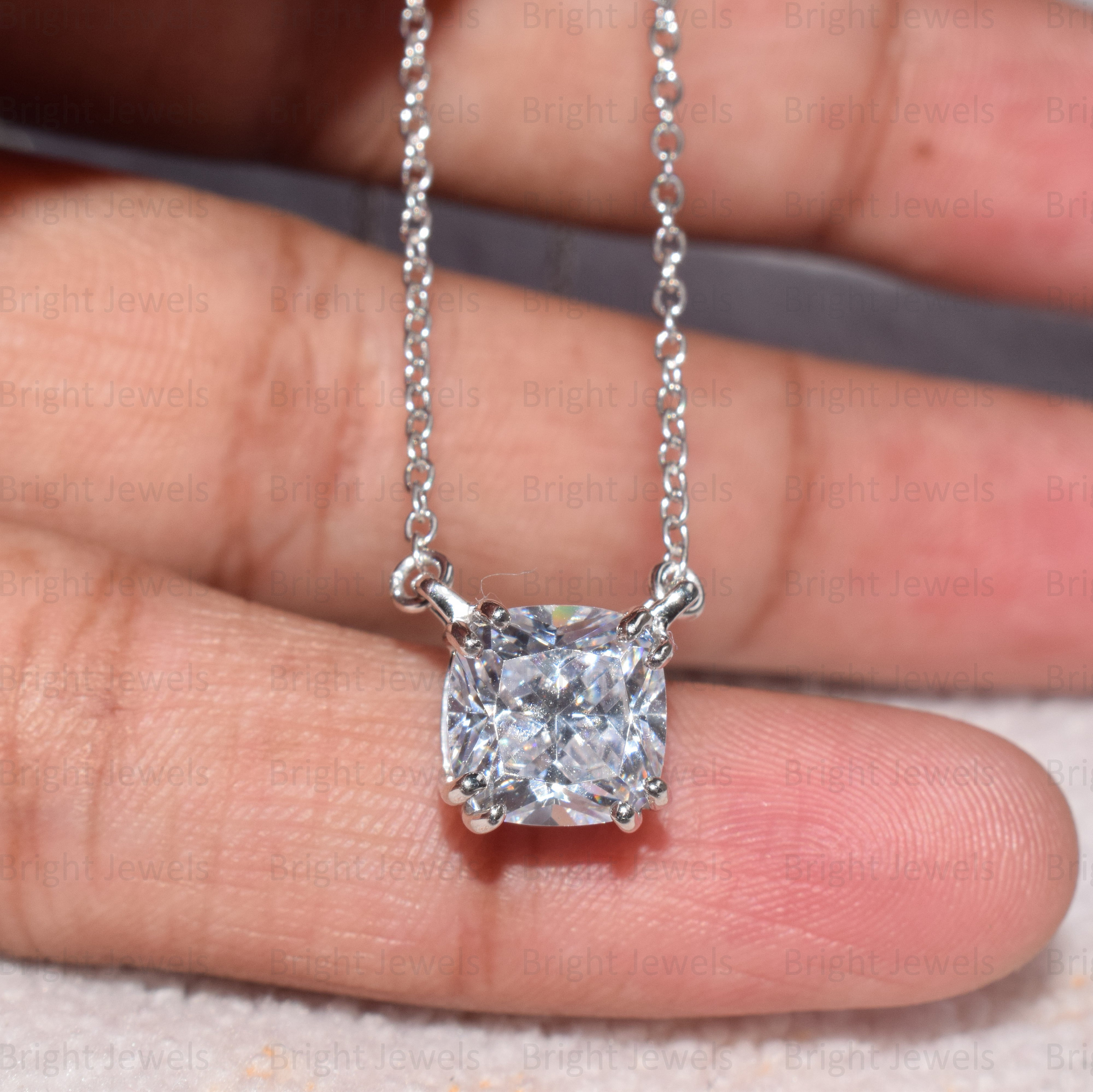 Collana con croce placcata in oro bianco 18 carati con