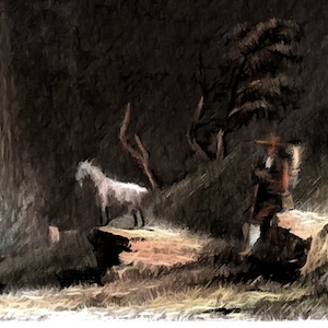 Pode incluir: Uma pintura de um cavalo branco em p&eacute; em uma floresta escura com uma pessoa ao fundo usando um chap&eacute;u e um casaco comprido.