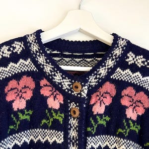 90s vintage warm winter jumper pink spring flowers scene cardigan wool blend long sleeves handmade sweaters drop shoulders sweatshirt size M