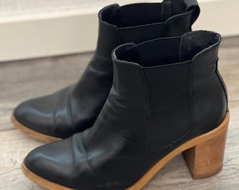 Vintage Buffalo London black leather chelsea boots, size us 8.5, eu 39, uk 6.5