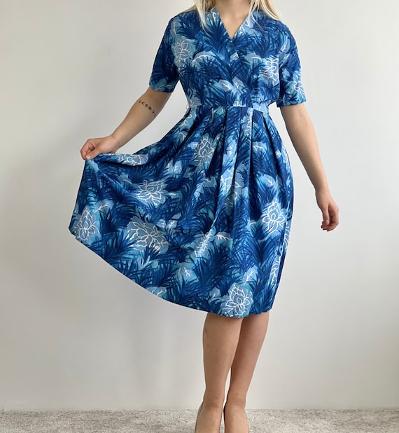 Below the knee dresses with short sleeves sale