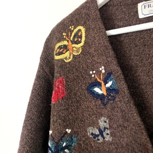 Vintage knitted sweater butterflies scene brown jumper cardigan drop shoulders oversized wool sweatshirt for women size m l