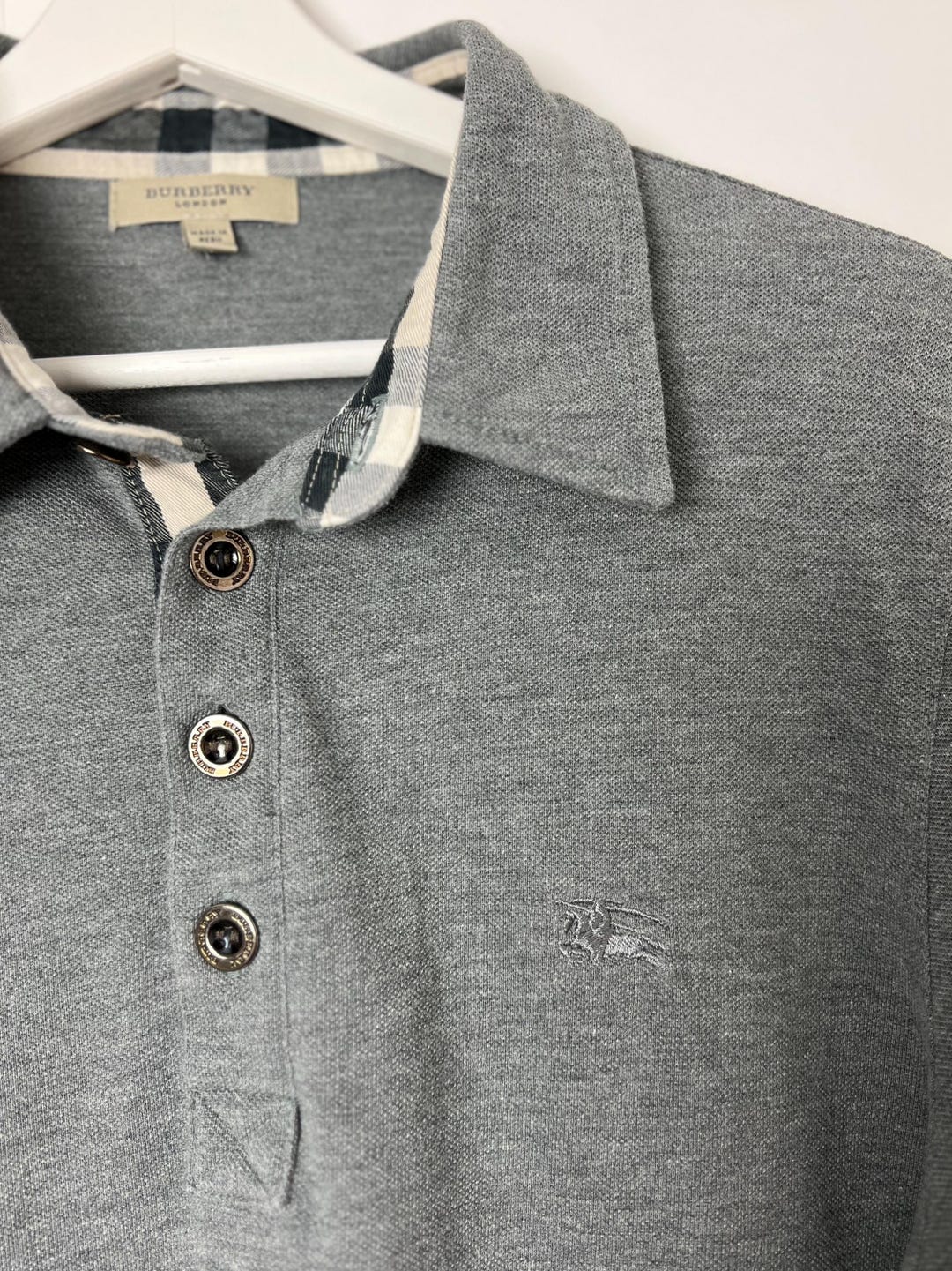 【未使用に近い★超レア★ボタンがノバチェック】バーバリーポロシャツソリッドグレー 未使用に近い☆超レア☆ボタンがノバチェック】バーバリー