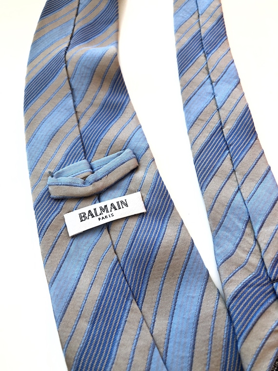 lady in the black tie