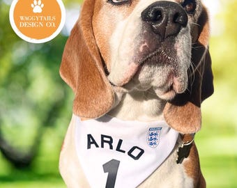 Bandana de fútbol para perros / Bandana para perros de Inglaterra, regalo de cumpleaños para perros / Personaliza la edad y el nombre Bandana de fútbol para perros para la Eurocopa y la Copa del Mundo